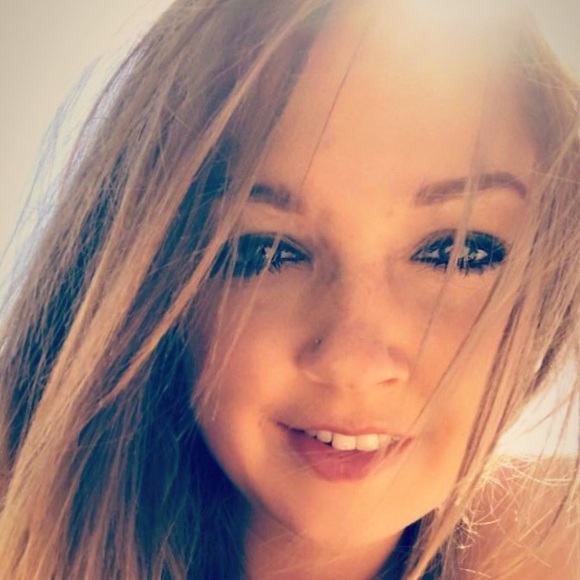 Meet your Posher, Sierra - Picture 1 of 1